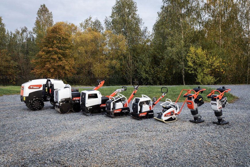 McNae Shows Bobcat Telehandler/Compactors at ScotPlant